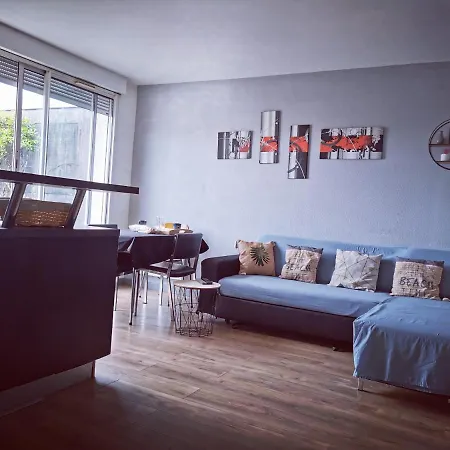 Superbe 3 Pieces Avec Terrasse 50 M2 10 Minutes A Pieds Du Centre 2 Chambres Et Un Salon *