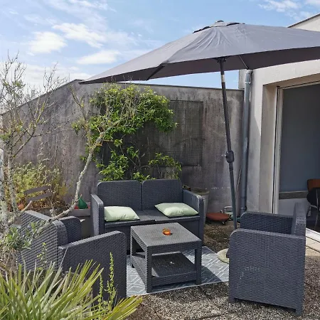 Superbe 3 Pieces Avec Terrasse 50 M2 10 Minutes A Pieds Du Centre 2 Chambres Et Un Salon Apartment Bordeaux