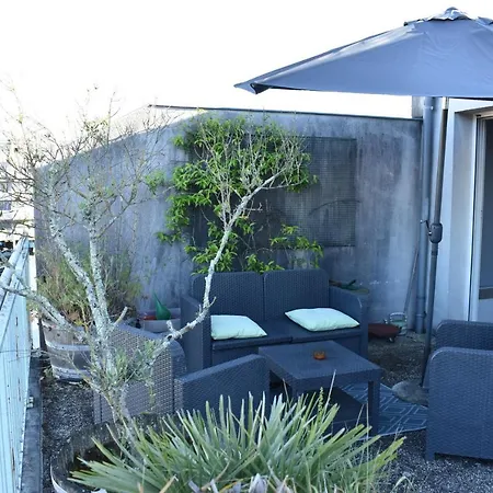 Superbe 3 Pieces Avec Terrasse 50 M2 10 Minutes A Pieds Du Centre 2 Chambres Et Un Salon Apartment