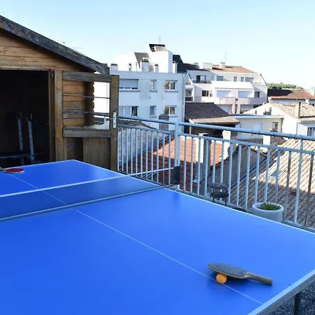Superbe 3 Pieces Avec Terrasse 50 M2 10 Minutes A Pieds Du Centre 2 Chambres Et Un Salon * Bordeaux