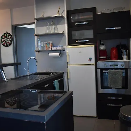 Apartment Superbe 3 Pieces Avec Terrasse 50 M2 10 Minutes A Pieds Du Centre 2 Chambres Et Un Salon