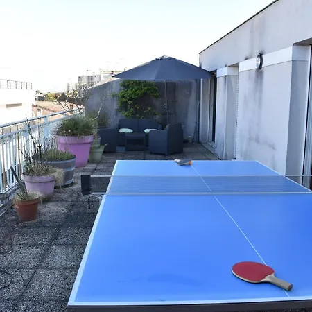 Superbe 3 Pieces Avec Terrasse 50 M2 10 Minutes A Pieds Du Centre 2 Chambres Et Un Salon