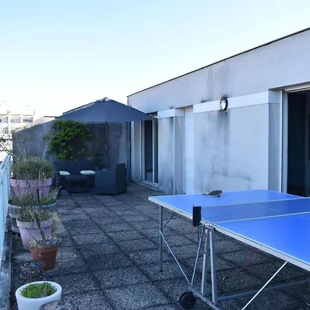 Superbe 3 Pieces Avec Terrasse 50 M2 10 Minutes A Pieds Du Centre 2 Chambres Et Un Salon Apartment Bordeaux