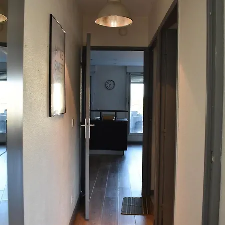 Superbe 3 Pieces Avec Terrasse 50 M2 10 Minutes A Pieds Du Centre 2 Chambres Et Un Salon Apartment Bordeaux