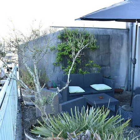 Superbe 3 Pieces Avec Terrasse 50 M2 10 Minutes A Pieds Du Centre 2 Chambres Et Un Salon Bordeaux