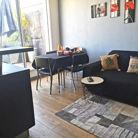 Superbe 3 Pieces Avec Terrasse 50 M2 10 Minutes A Pieds Du Centre 2 Chambres Et Un Salon Apartment
